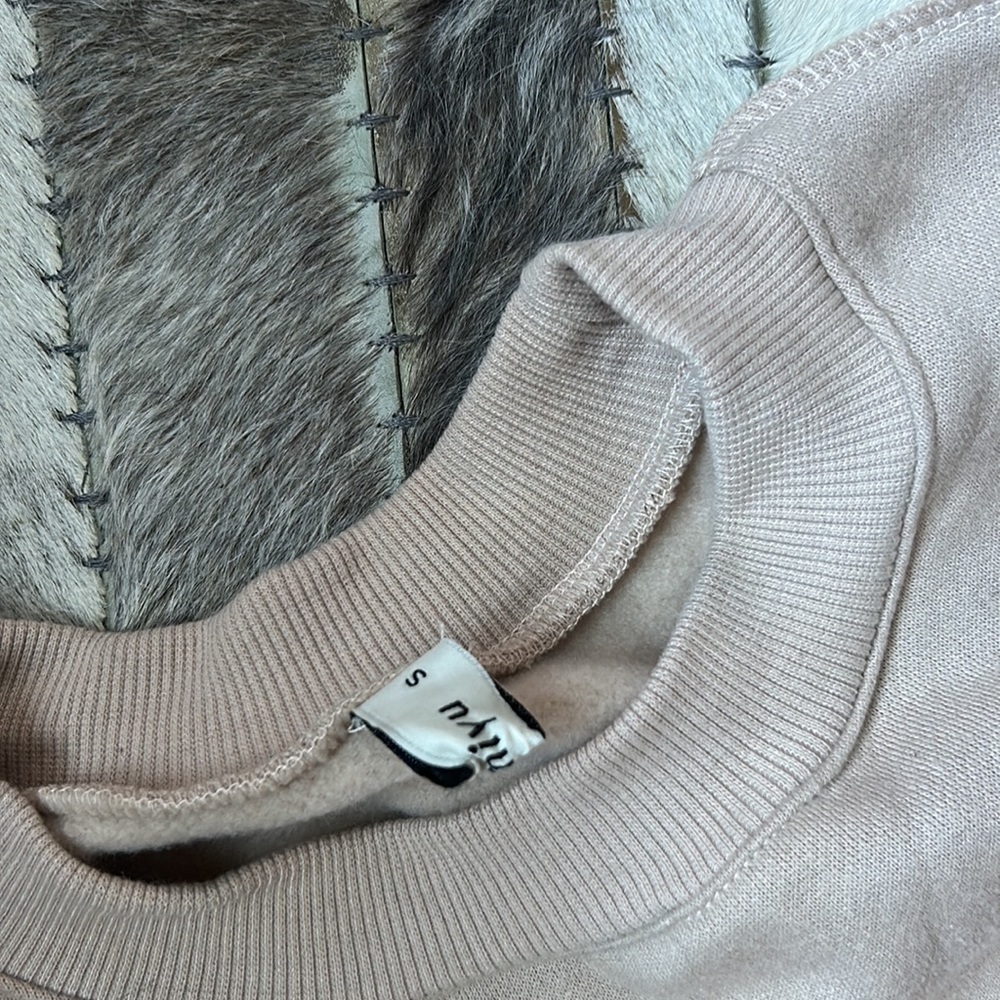 Amazhiyu Cropped Crewneck‎ Sweater - Picture 5 of 5